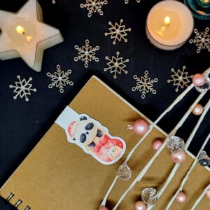 Weihnachtsstrumpf Panda - magnetisches Lesezeichen